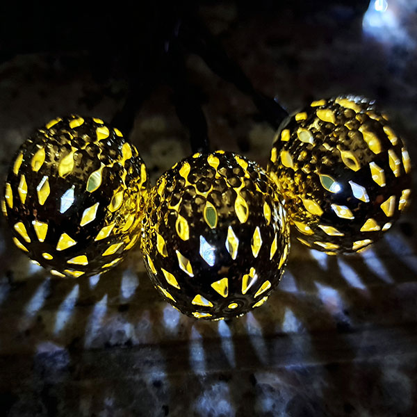 Solar Moroccan Ball Lights white golden