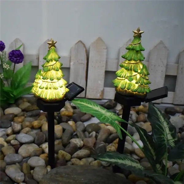 green and gold christmas tree 8